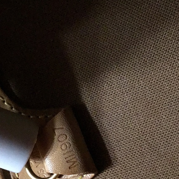 Louis Vuitton authentic Ellipse monogram key, bag - Picture 9 of 15